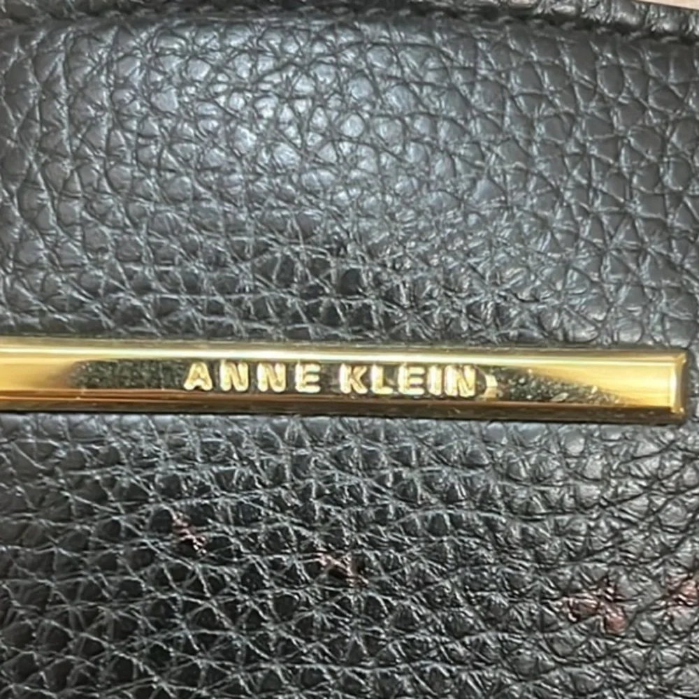 Anne Klein Satchel / Tote / Purse in Black, EUC